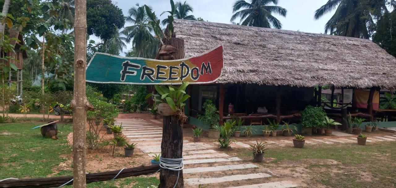Kohjum Freedom Resort 코 줌 외부 사진